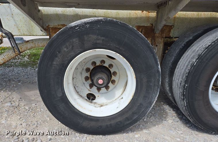 image for item EJ7436 1976 Fruehauf pneumatic dry bulk trailer