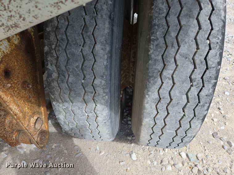 image for item EJ7436 1976 Fruehauf pneumatic dry bulk trailer