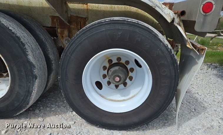 image for item EJ7436 1976 Fruehauf pneumatic dry bulk trailer