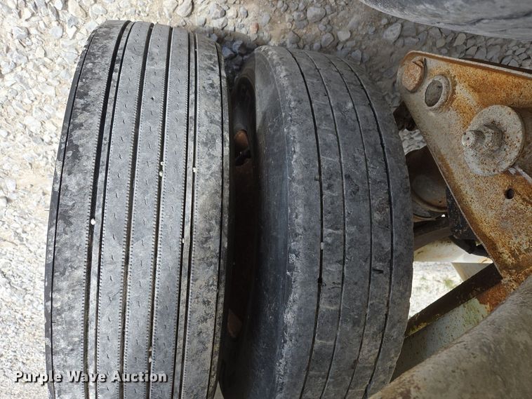 image for item EJ7436 1976 Fruehauf pneumatic dry bulk trailer