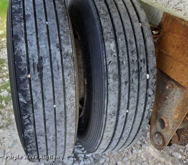 image for item EJ7436 1976 Fruehauf pneumatic dry bulk trailer