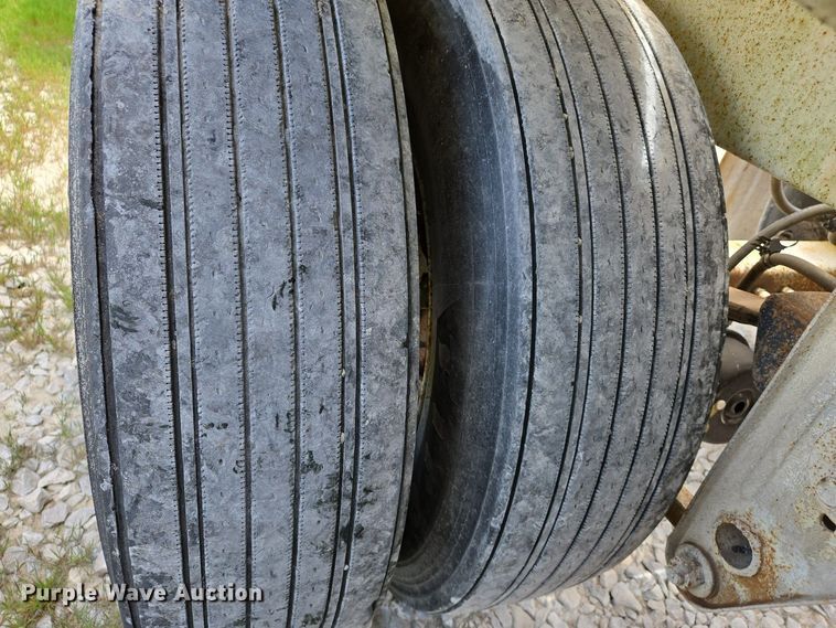 image for item EJ7436 1976 Fruehauf pneumatic dry bulk trailer