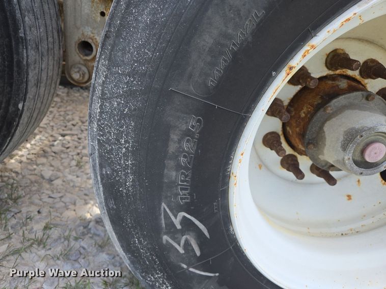 image for item EJ7436 1976 Fruehauf pneumatic dry bulk trailer