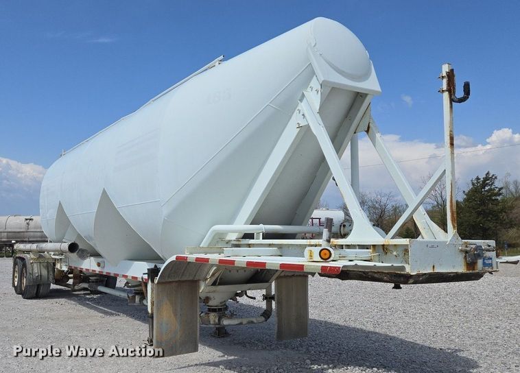 image for item EJ7437 1999 Fruehauf pneumatic dry bulk trailer