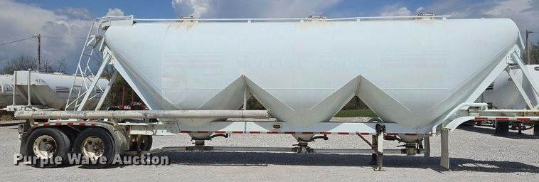 image for item EJ7437 1999 Fruehauf pneumatic dry bulk trailer