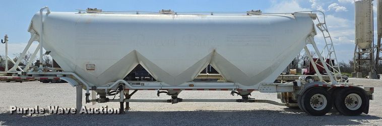 image for item EJ7437 1999 Fruehauf pneumatic dry bulk trailer