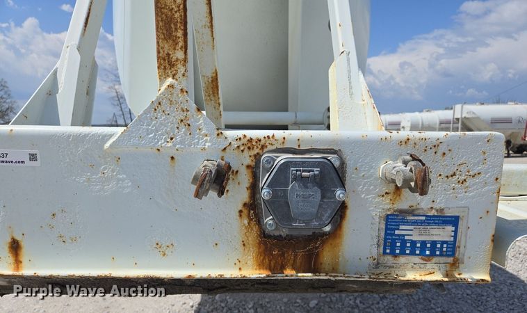 image for item EJ7437 1999 Fruehauf pneumatic dry bulk trailer