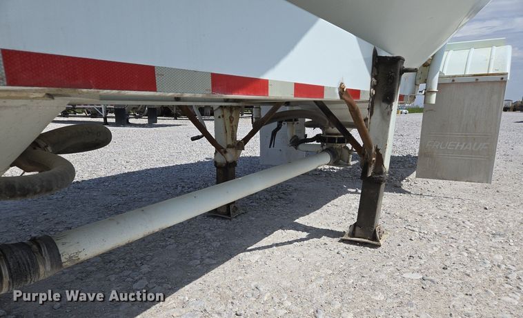 image for item EJ7437 1999 Fruehauf pneumatic dry bulk trailer