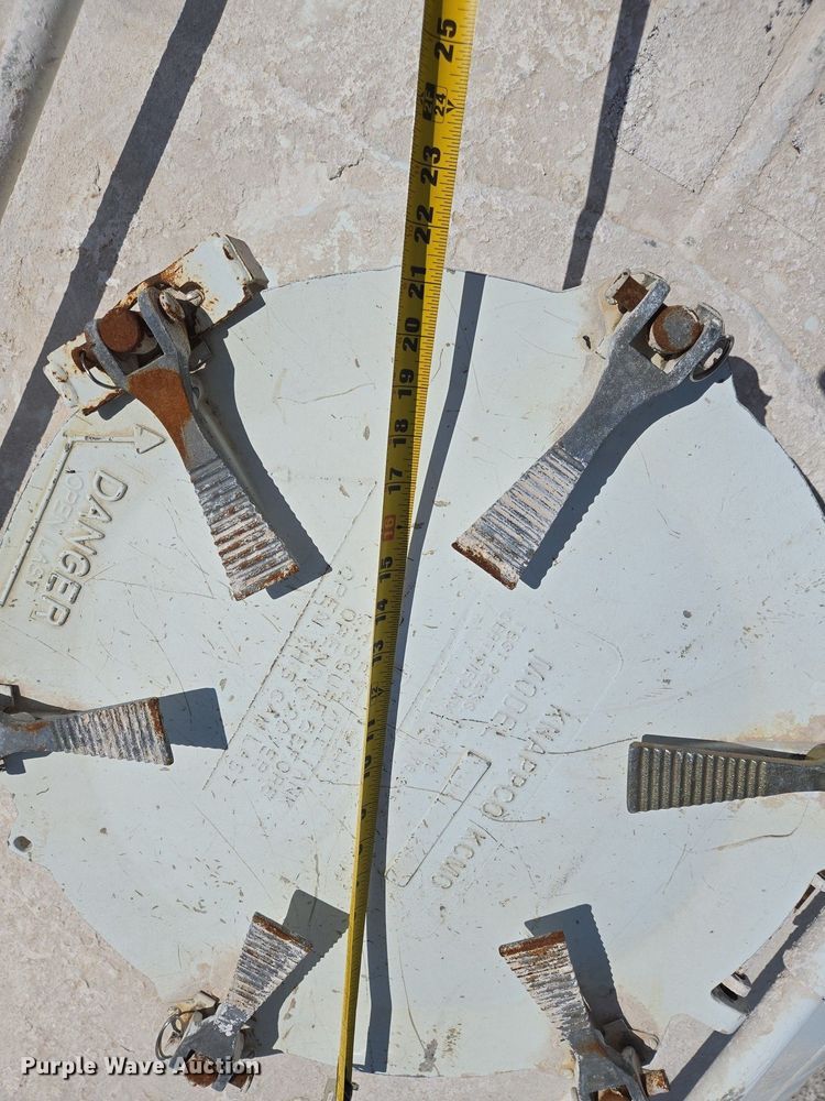 image for item EJ7437 1999 Fruehauf pneumatic dry bulk trailer