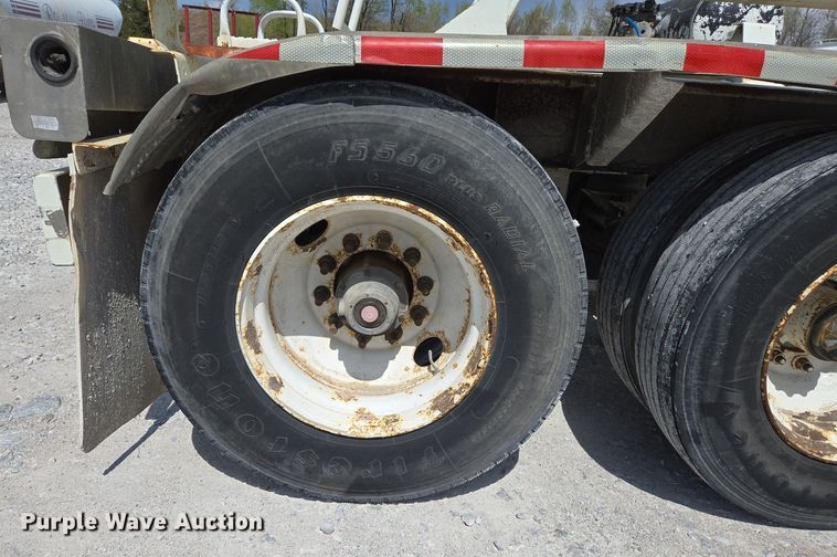 image for item EJ7437 1999 Fruehauf pneumatic dry bulk trailer