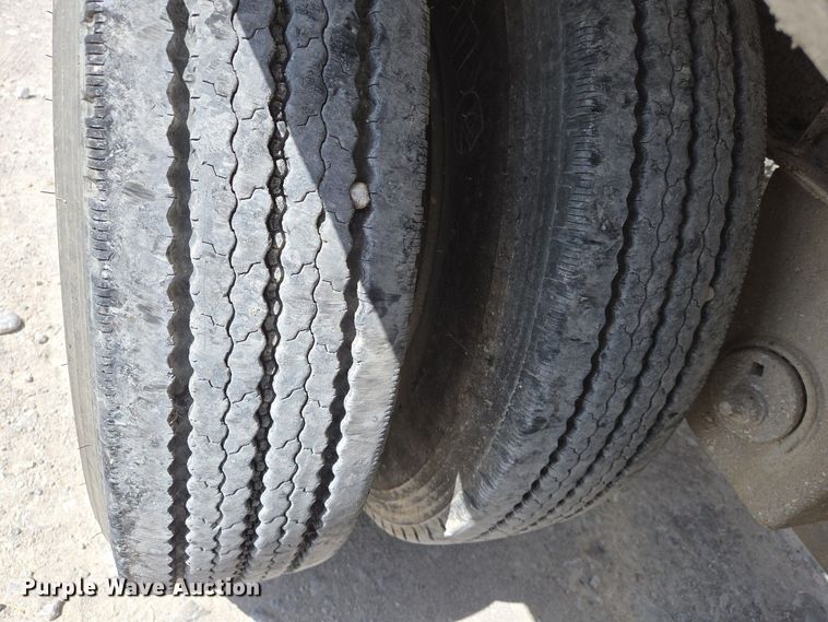 image for item EJ7437 1999 Fruehauf pneumatic dry bulk trailer