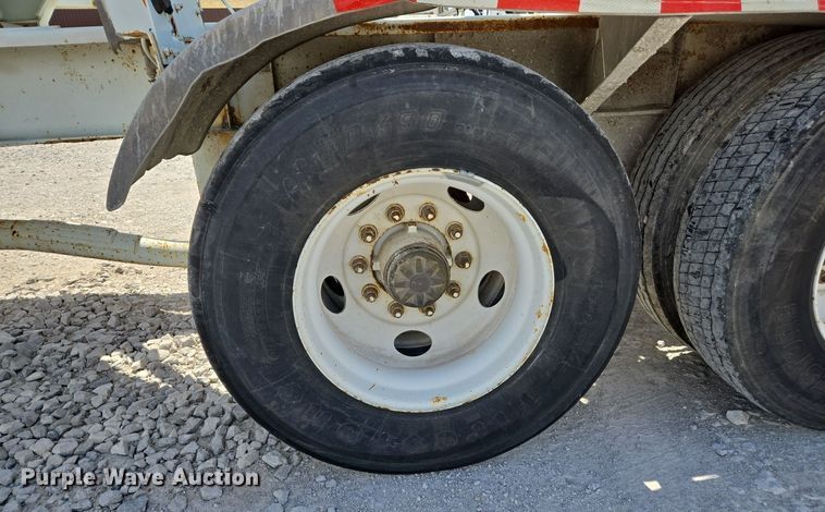 image for item EJ7437 1999 Fruehauf pneumatic dry bulk trailer