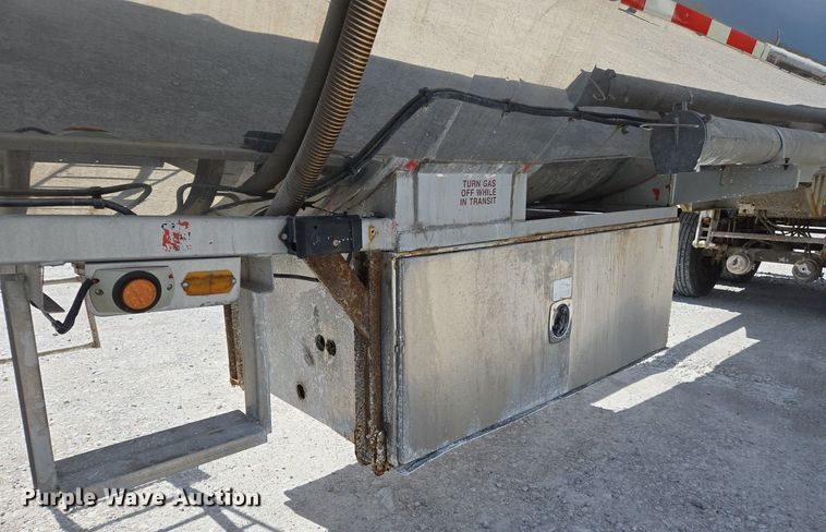 image for item EJ7438 1985 Brenner tank trailer