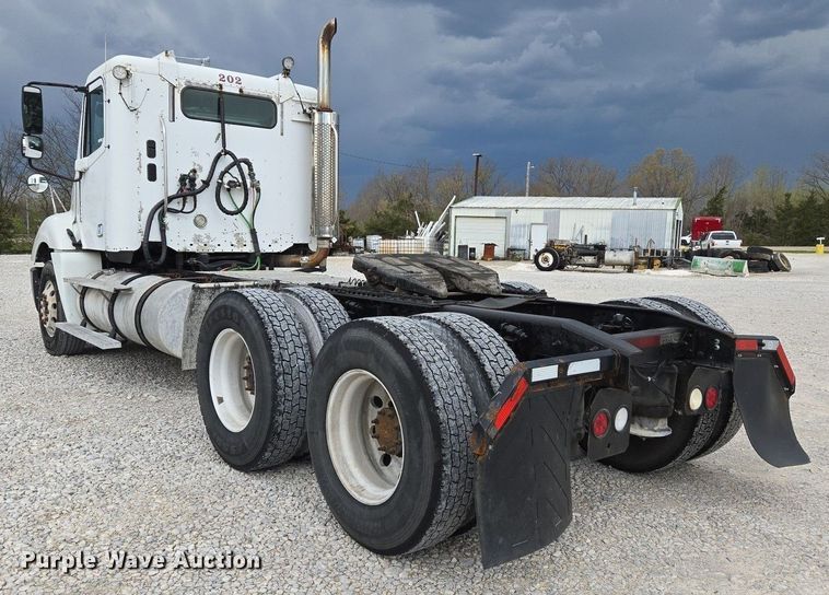 image for item EJ7439 2007 Freightliner semi truck