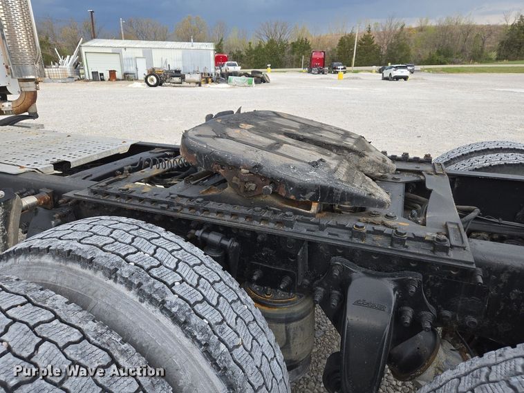 image for item EJ7439 2007 Freightliner semi truck