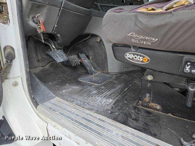 image for item EJ7439 2007 Freightliner semi truck