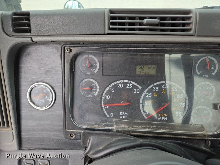 image for item EJ7439 2007 Freightliner semi truck