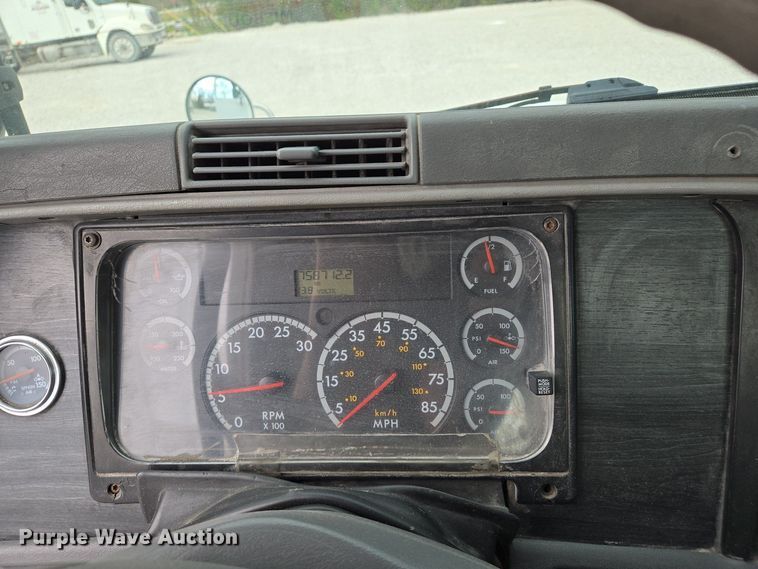 image for item EJ7439 2007 Freightliner semi truck