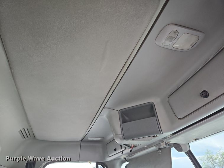 image for item EJ7439 2007 Freightliner semi truck