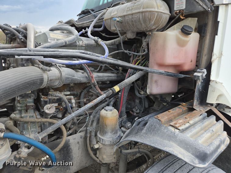 image for item EJ7439 2007 Freightliner semi truck