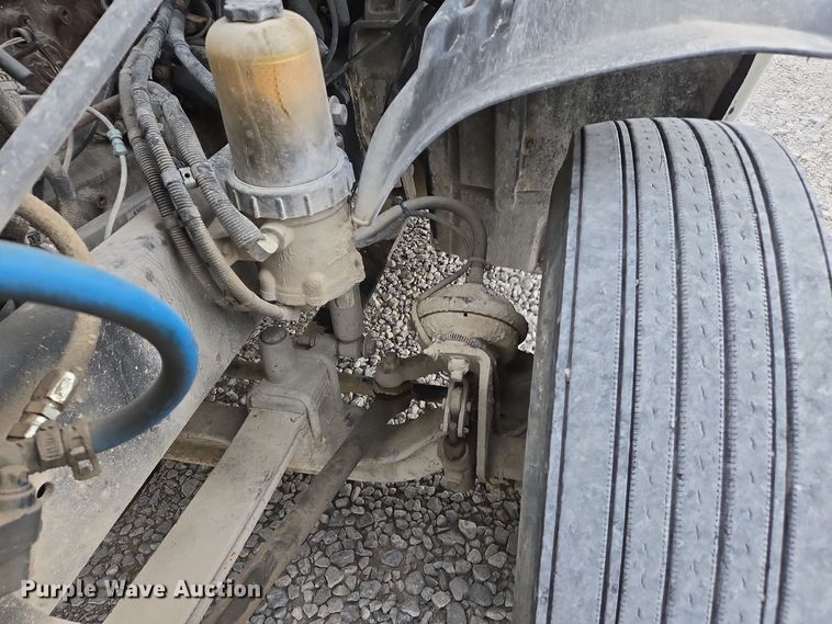 image for item EJ7439 2007 Freightliner semi truck