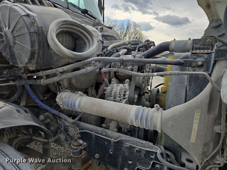 image for item EJ7439 2007 Freightliner semi truck