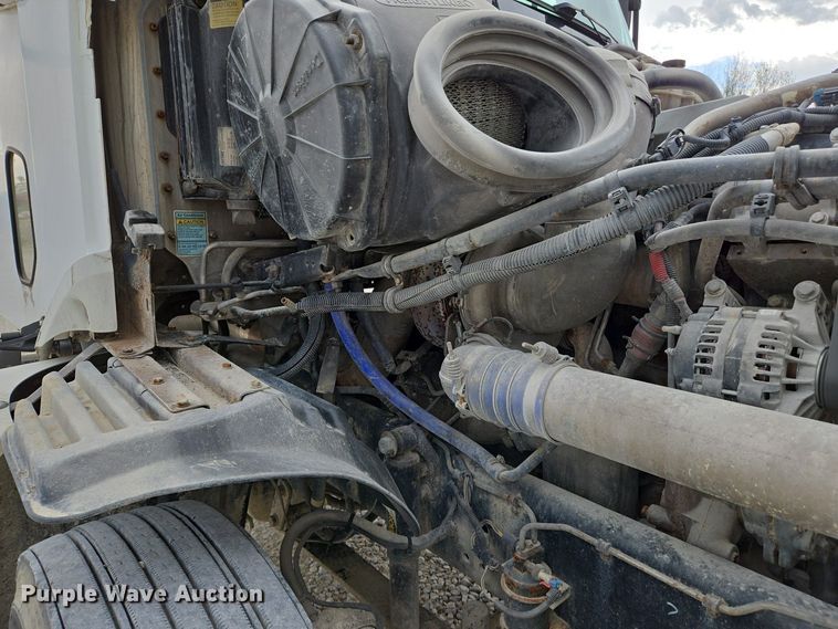 image for item EJ7439 2007 Freightliner semi truck