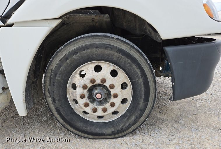 image for item EJ7439 2007 Freightliner semi truck