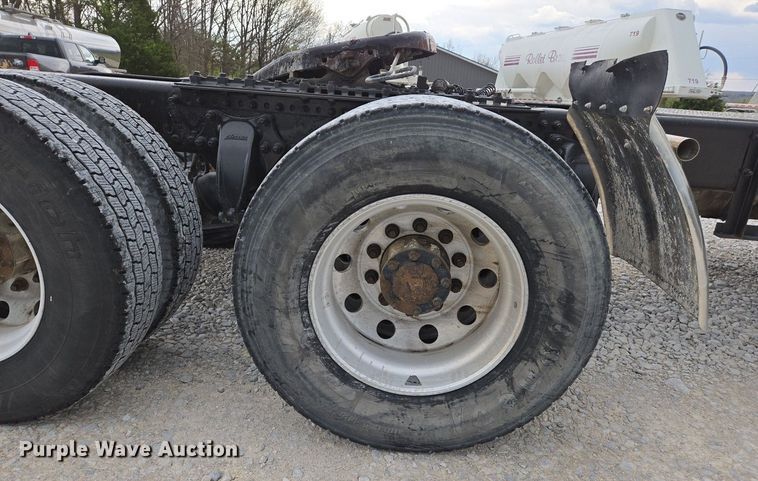 image for item EJ7439 2007 Freightliner semi truck