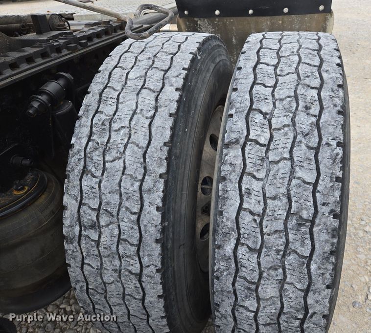 image for item EJ7439 2007 Freightliner semi truck