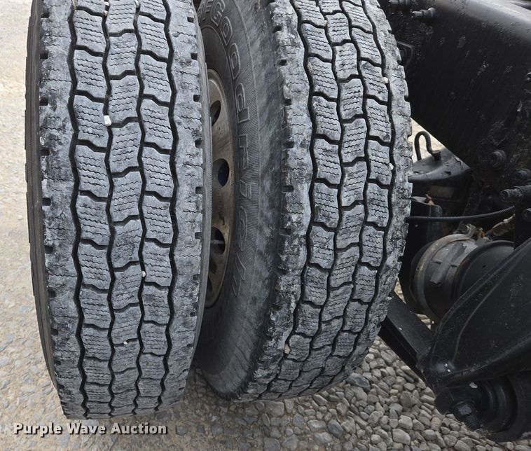 image for item EJ7439 2007 Freightliner semi truck