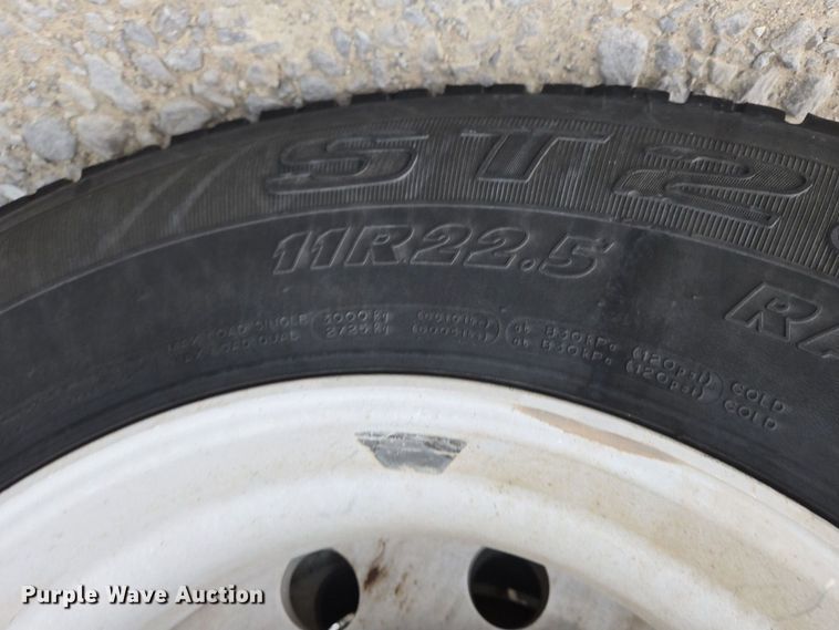 image for item EJ7439 2007 Freightliner semi truck