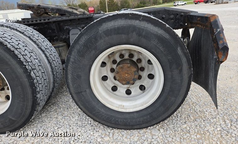 image for item EJ7439 2007 Freightliner semi truck