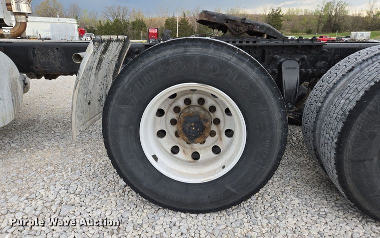 image for item EJ7439 2007 Freightliner semi truck