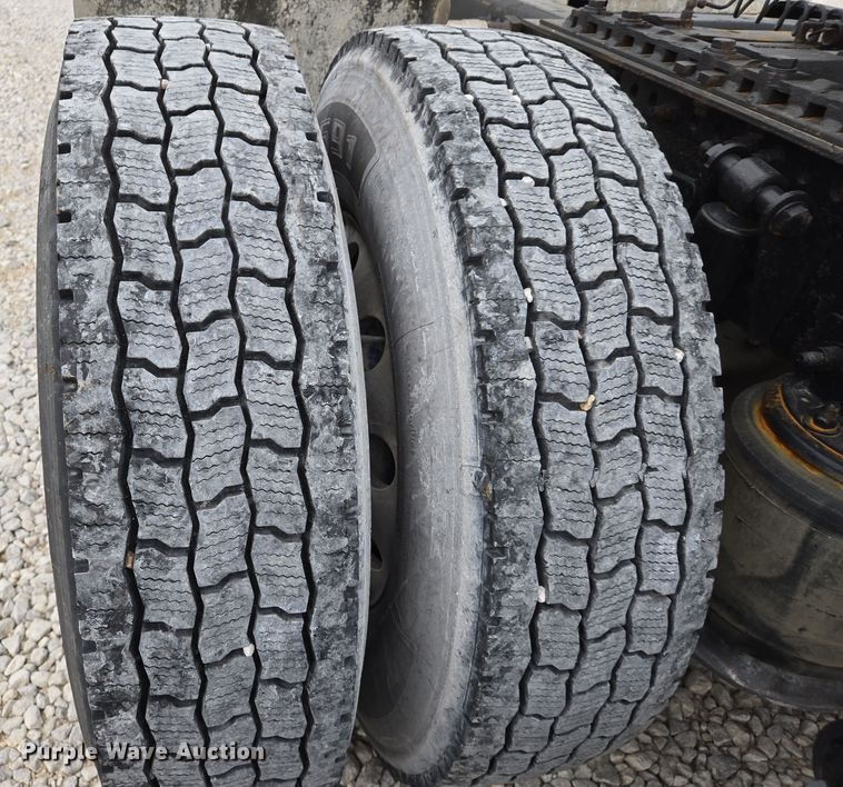 image for item EJ7439 2007 Freightliner semi truck