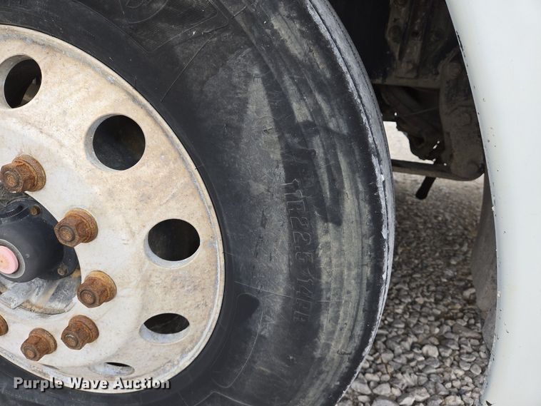 image for item EJ7439 2007 Freightliner semi truck