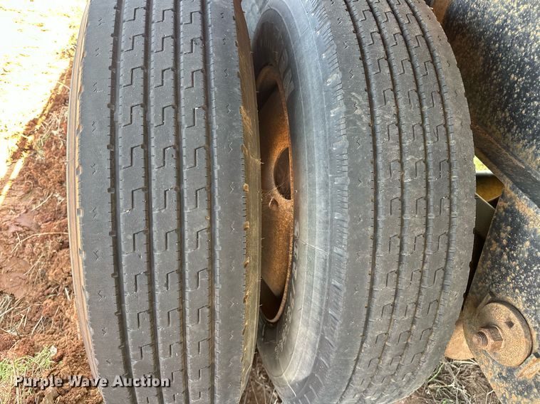 image for item EJ8629 2004 Fontaine FTW-5-8048WSAW flatbed trailer