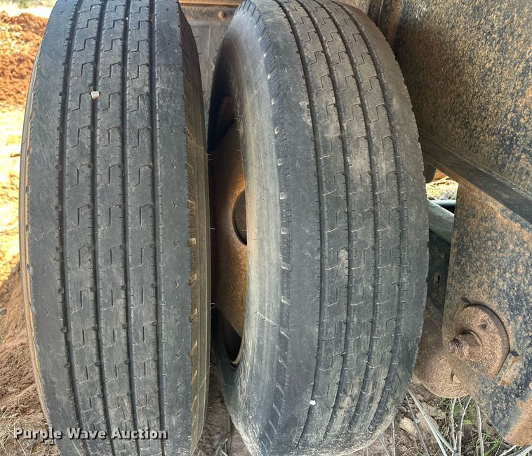 image for item EJ8629 2004 Fontaine FTW-5-8048WSAW flatbed trailer