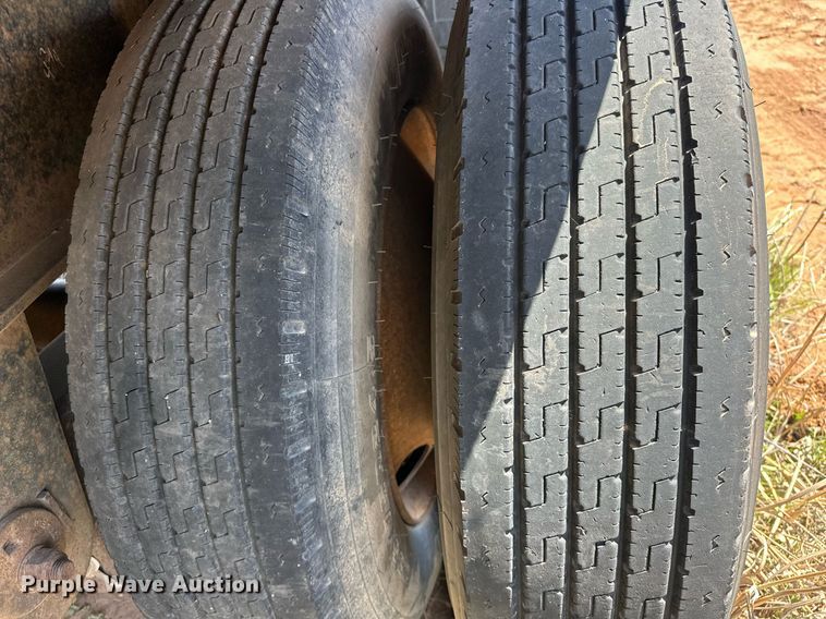 image for item EJ8629 2004 Fontaine FTW-5-8048WSAW flatbed trailer