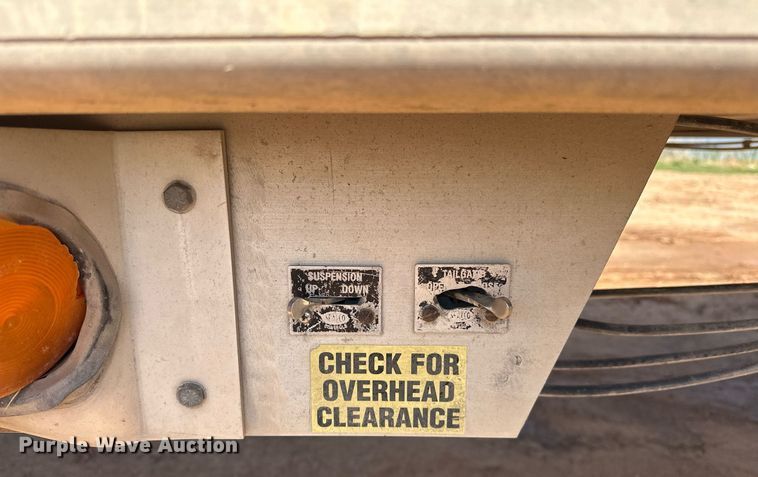 image for item EJ8630 1998 Vantage T-96-SS end dump trailer