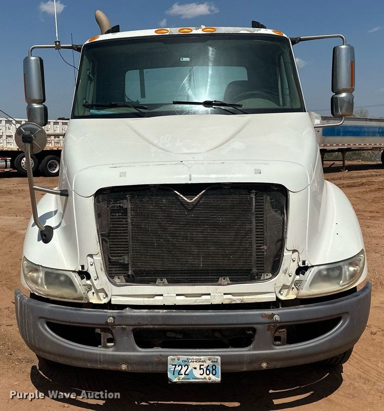 image for item EJ8633 2013 International  8600 semi truck