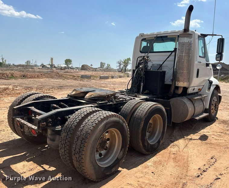 image for item EJ8633 2013 International  8600 semi truck