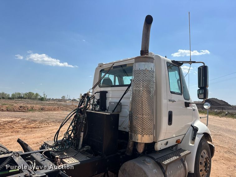 image for item EJ8633 2013 International  8600 semi truck