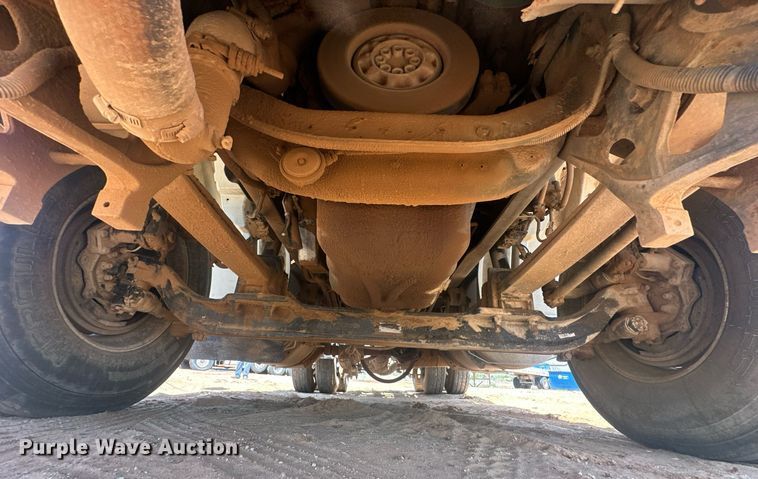 image for item EJ8633 2013 International  8600 semi truck