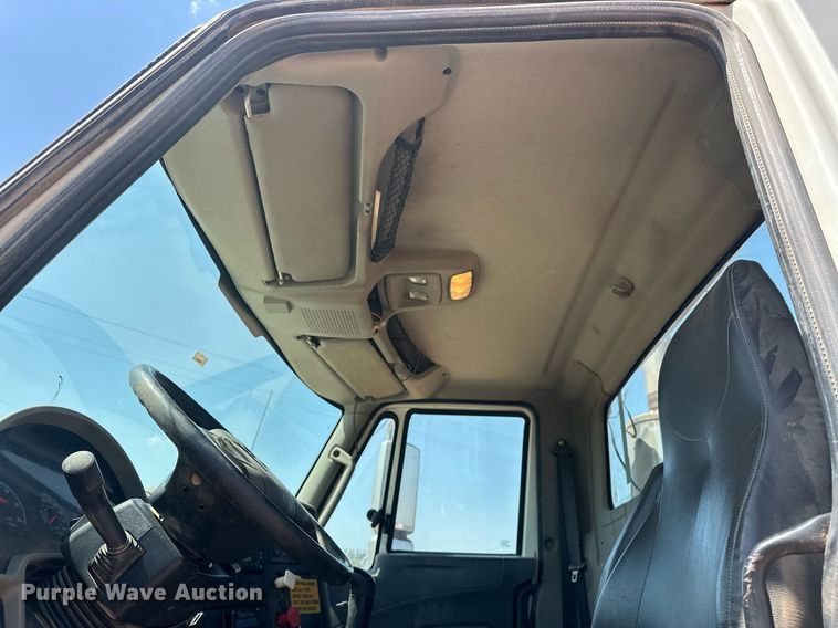 image for item EJ8633 2013 International  8600 semi truck