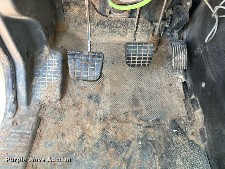 image for item EJ8633 2013 International  8600 semi truck