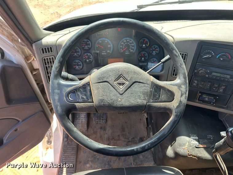 image for item EJ8633 2013 International  8600 semi truck