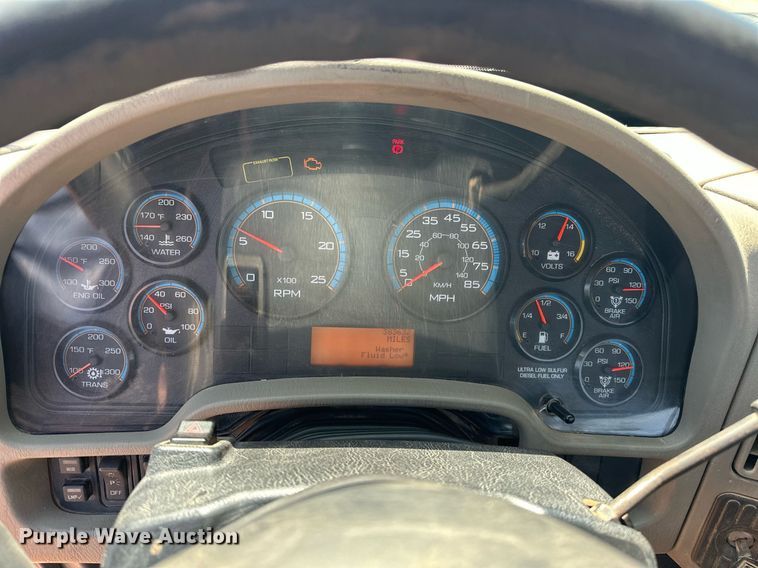 image for item EJ8633 2013 International  8600 semi truck