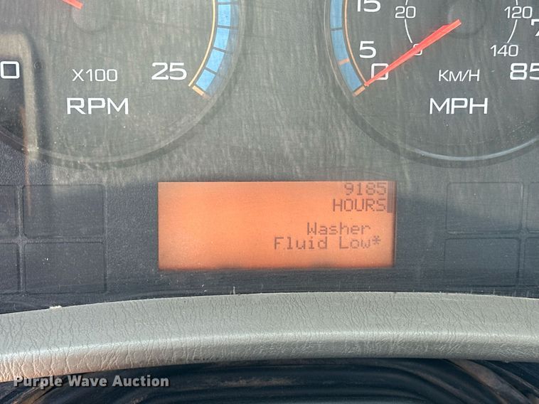 image for item EJ8633 2013 International  8600 semi truck