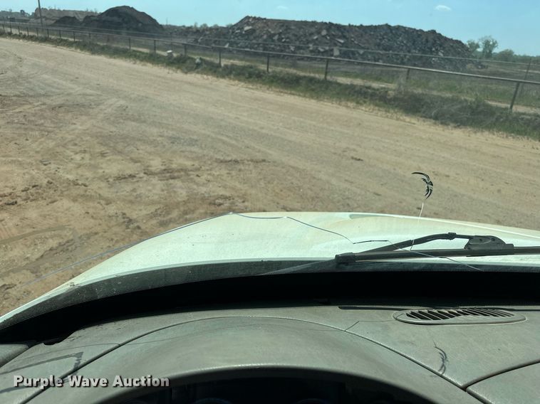 image for item EJ8633 2013 International  8600 semi truck